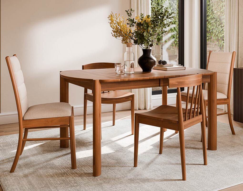 Amish Parson Table with Salina and Quincy Chairs